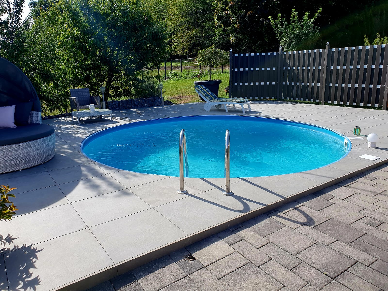 Hier wurde im Garten eines Kunden ein Pool gebaut.